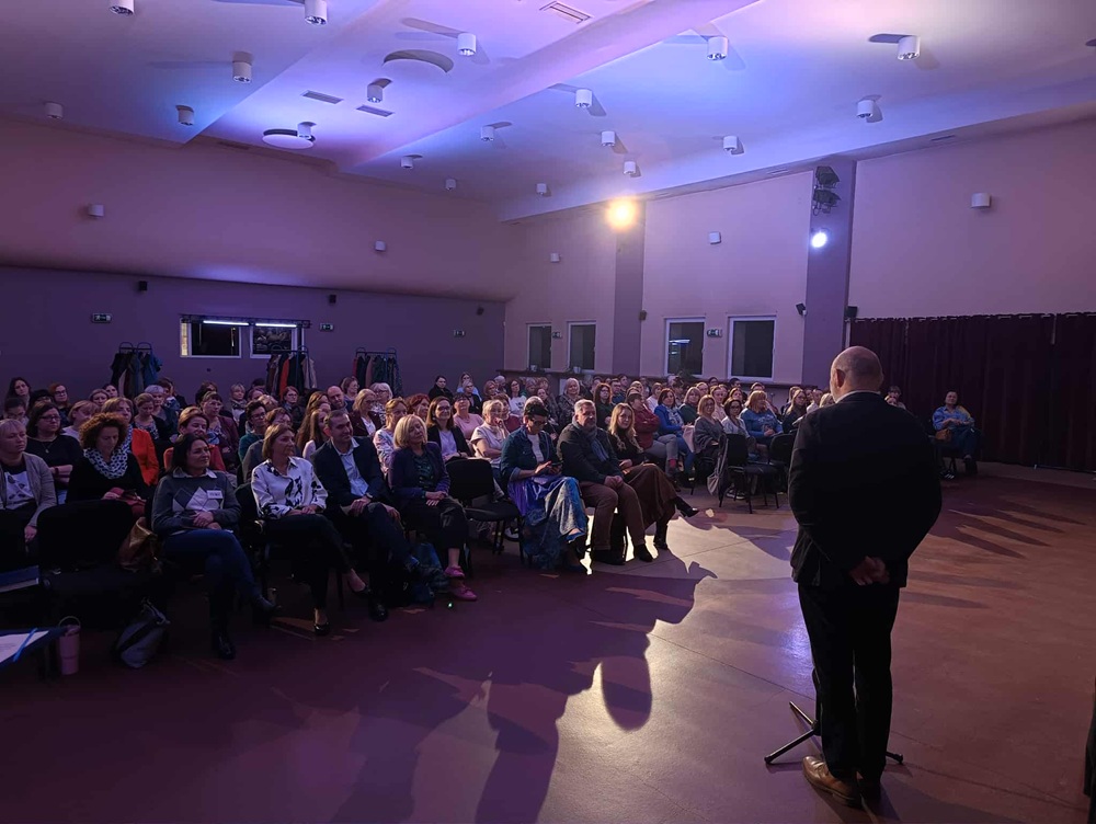 Książka na szóstkę – rozmowy, które wypełniają pustkę