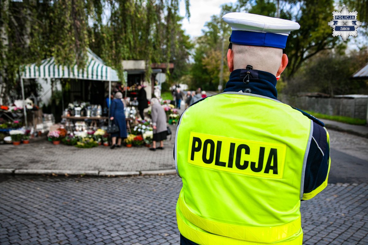 Bezpieczne wizyty na cmentarzach. Policja radzi, jak uniknąć świątecznych rozczarowań