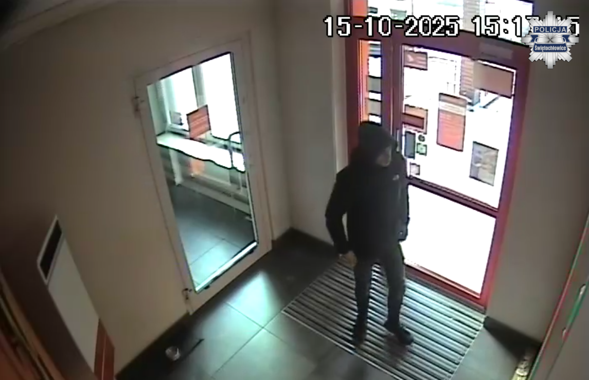 Policja szuka mężczyzny podejrzewanego o kradzież na poczcie. Rozpoznajesz?