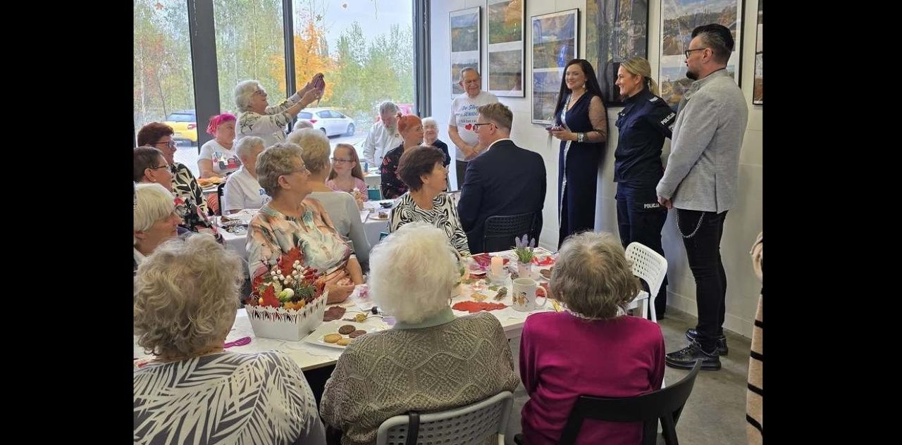 Seniorzy świętowali jubileusz dziesięciolecia spotkań na „Dwóch Wieżach”