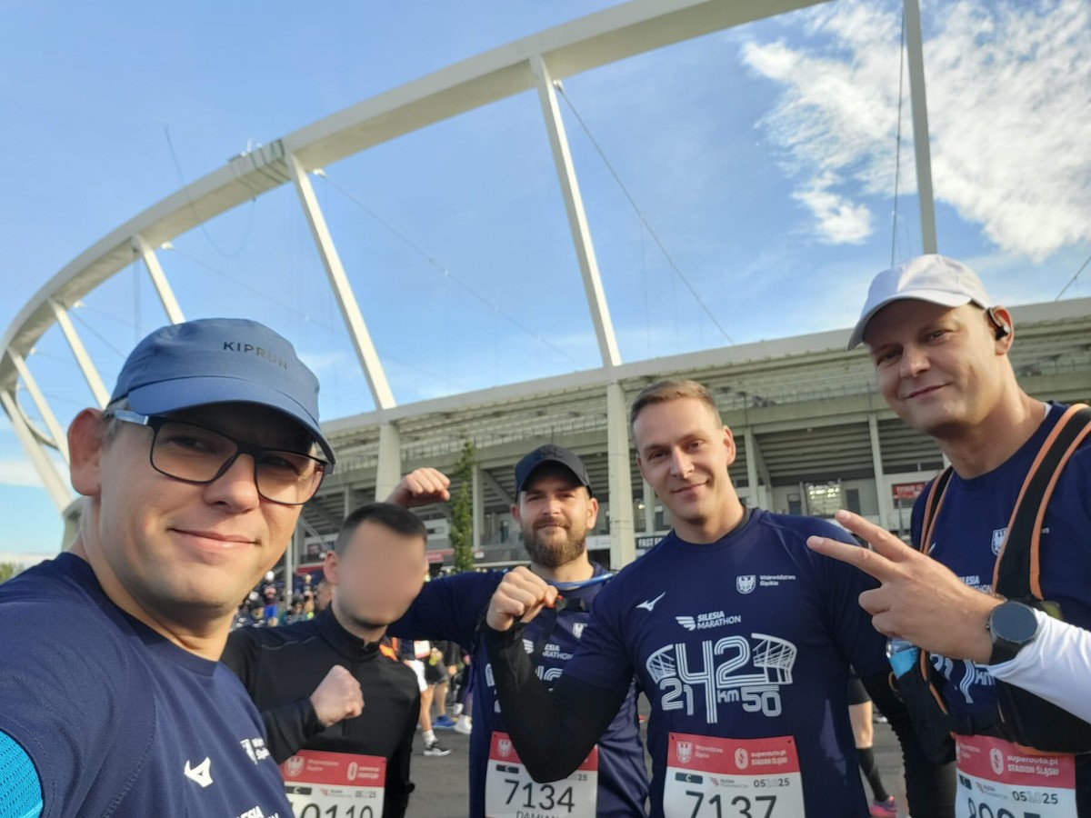 Silesia Marathon 2025: Policjanci z Chorzowa pobiegli z pasją i determinacją