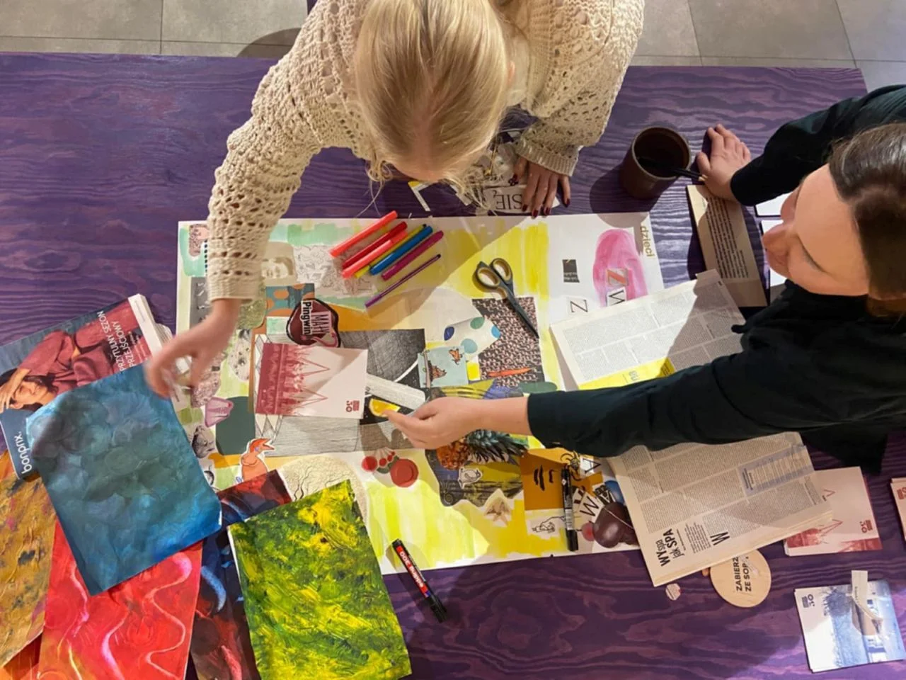 Warsztaty tworzenia plakatu z lat 70. w Skansenie. Kreatywnie i z klimatem PRL!