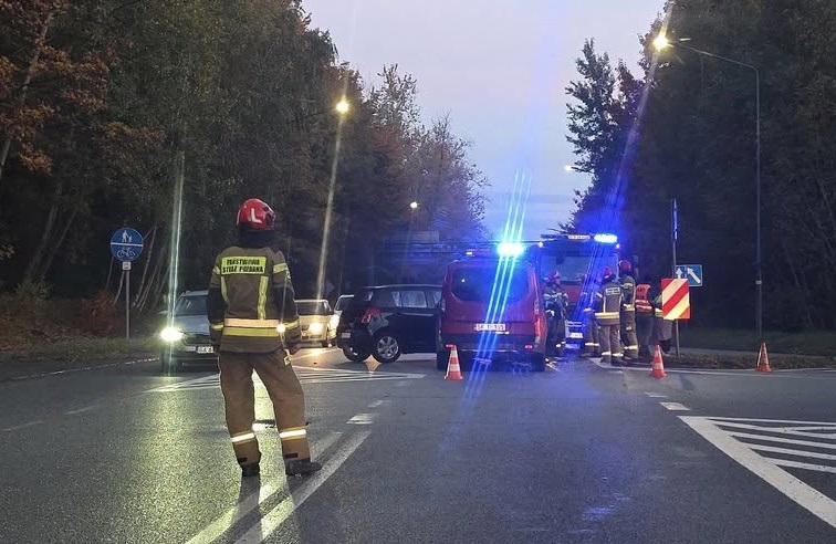 Kolizja na ul. St. Batorego w Chorzowie. Policja interweniowała przy węźle A4 [FILM]