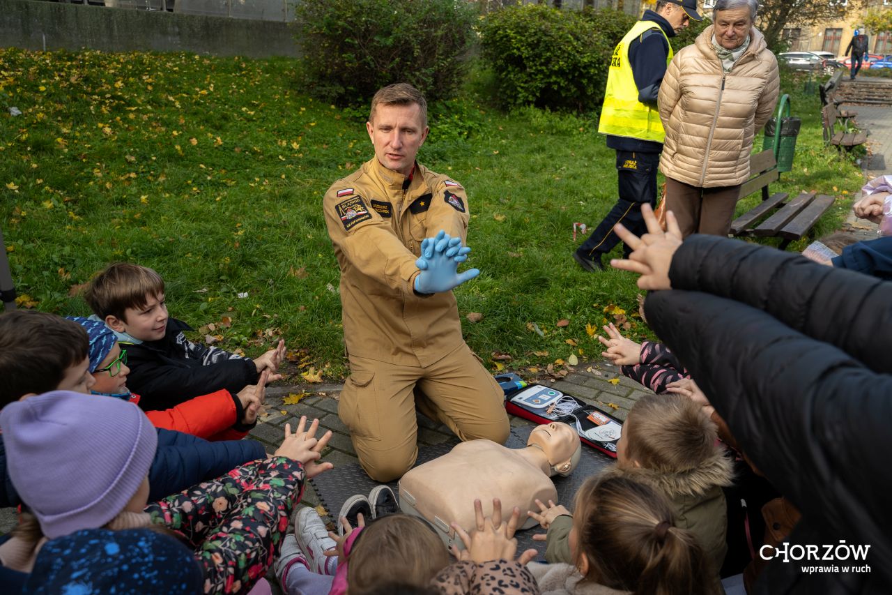 Chorzów świeci przykładem! Za nami akcja „Bądź widoczny – Noś odblaski”