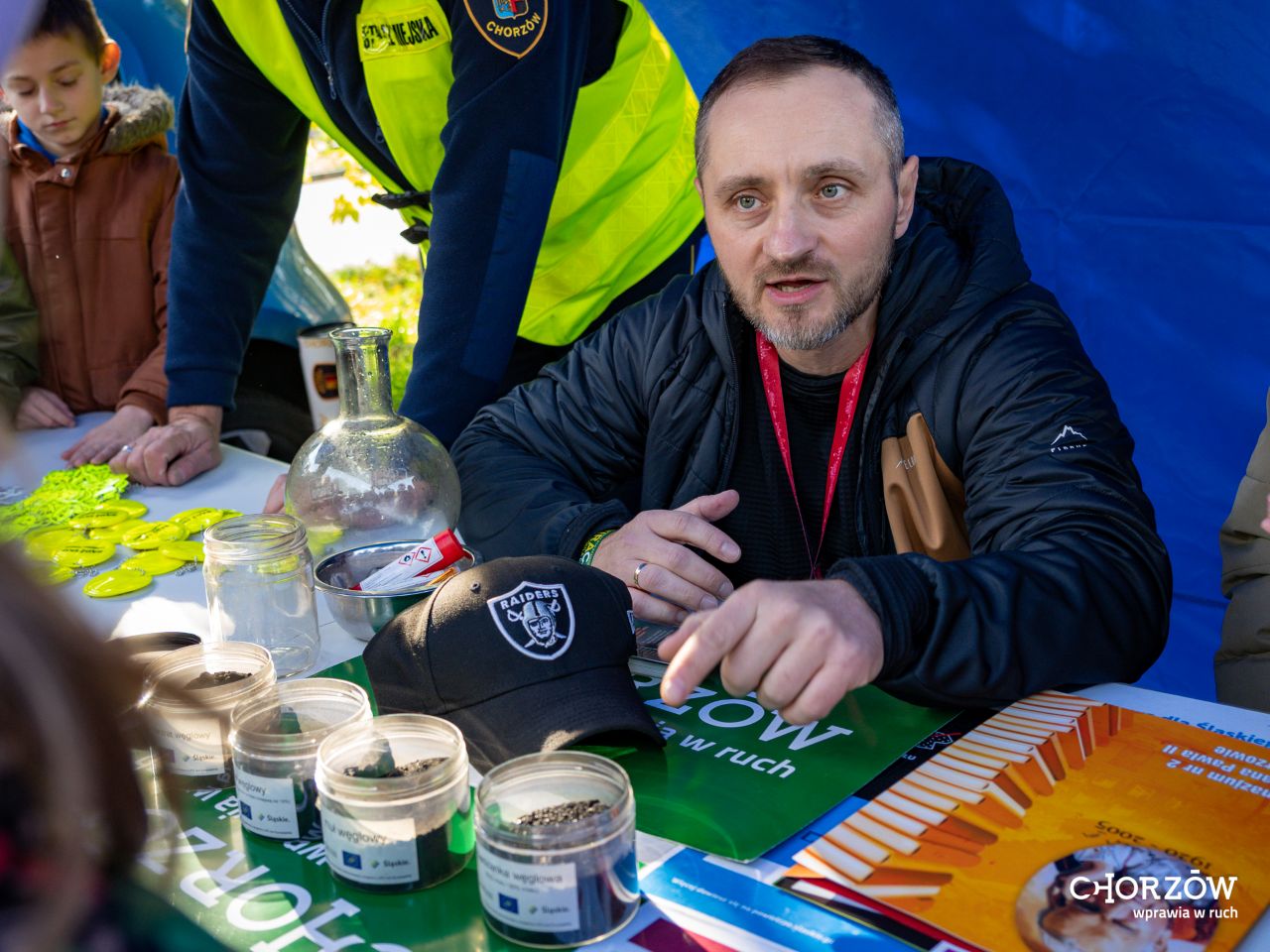 Chorzów świeci przykładem! Za nami akcja „Bądź widoczny – Noś odblaski”