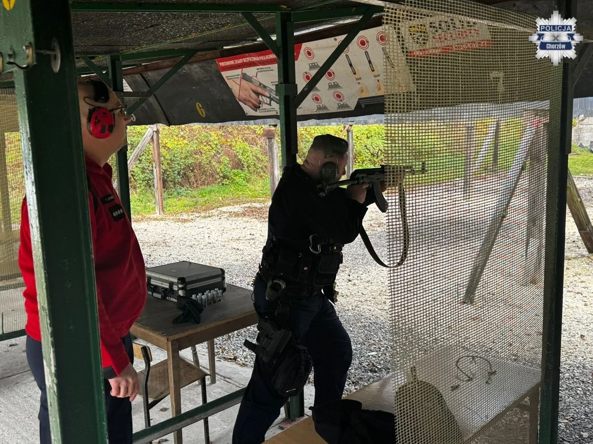 Policjanci z Chorzowa doskonalą swoje umiejętności strzeleckie