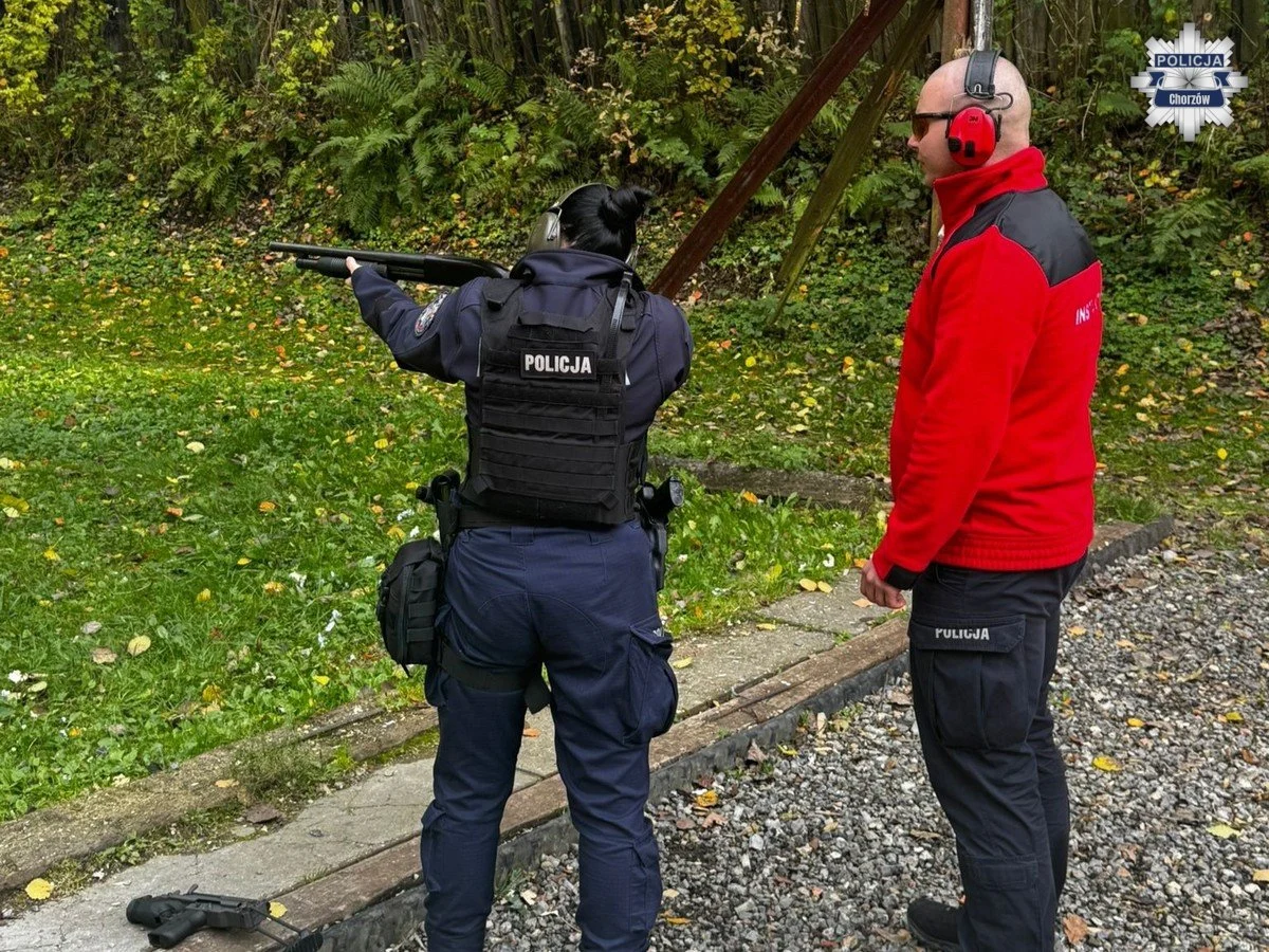Policjanci z Chorzowa doskonalą swoje umiejętności strzeleckie