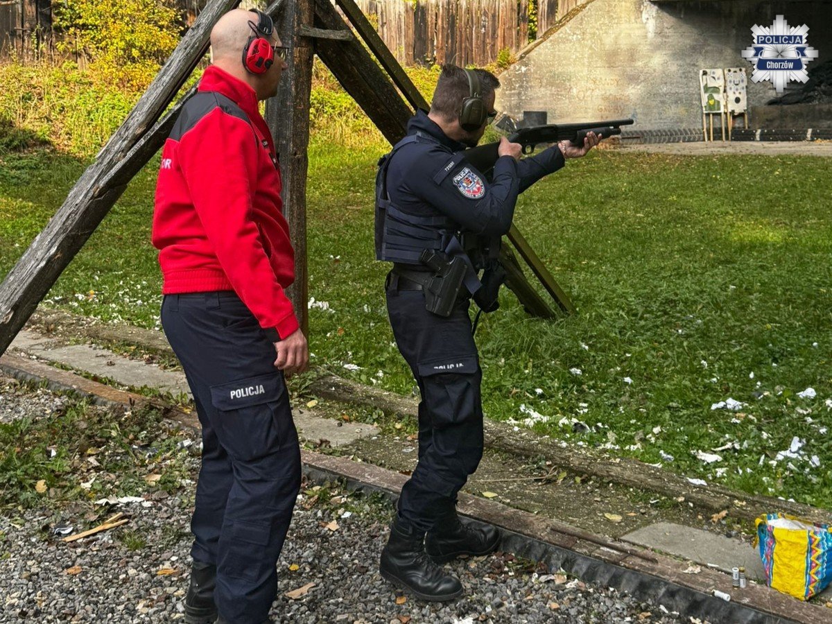 Policjanci z Chorzowa doskonalą swoje umiejętności strzeleckie