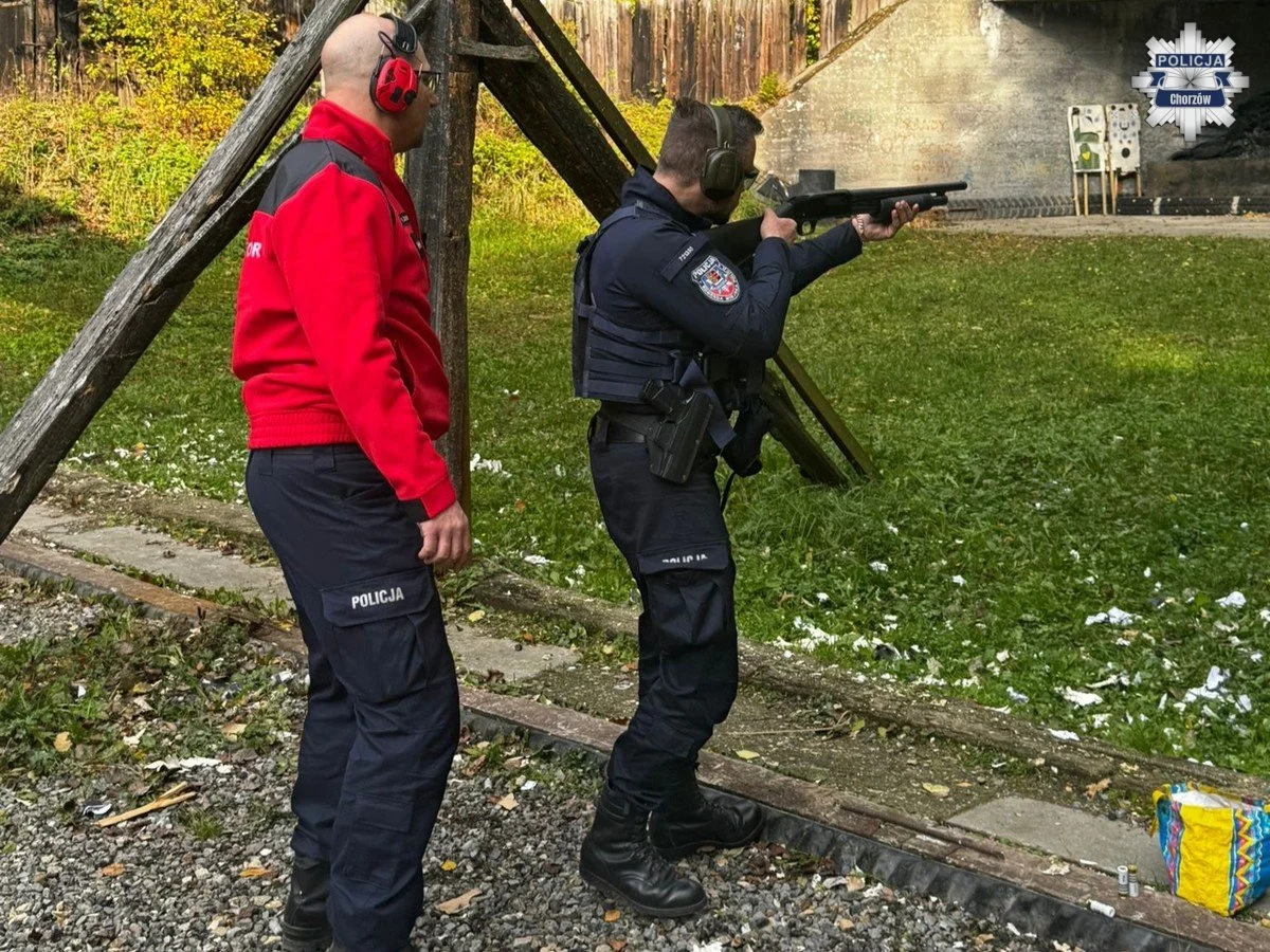 Policjanci z Chorzowa doskonalą swoje umiejętności strzeleckie