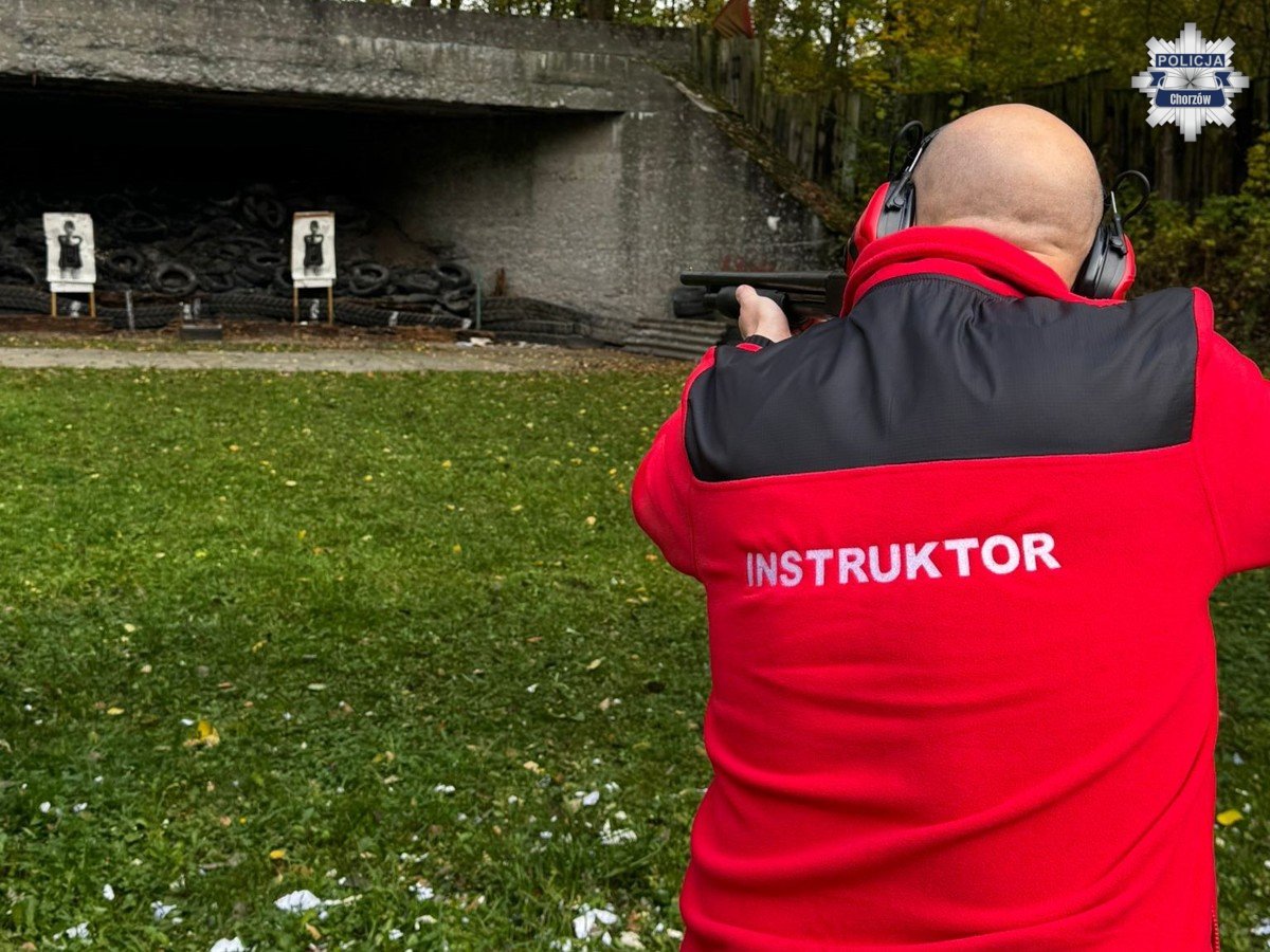 Policjanci z Chorzowa doskonalą swoje umiejętności strzeleckie