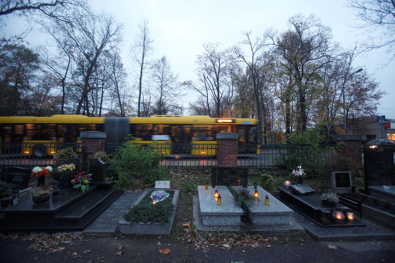 Transport GZM z bezpłatnymi przejazdami i specjalnymi liniami na Wszystkich Świętych