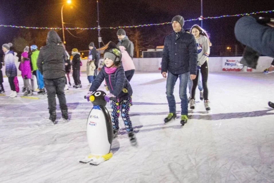 Wielkie otwarcie lodowiska w Mysłowicach – świąteczna zabawa na świeżym powietrzu