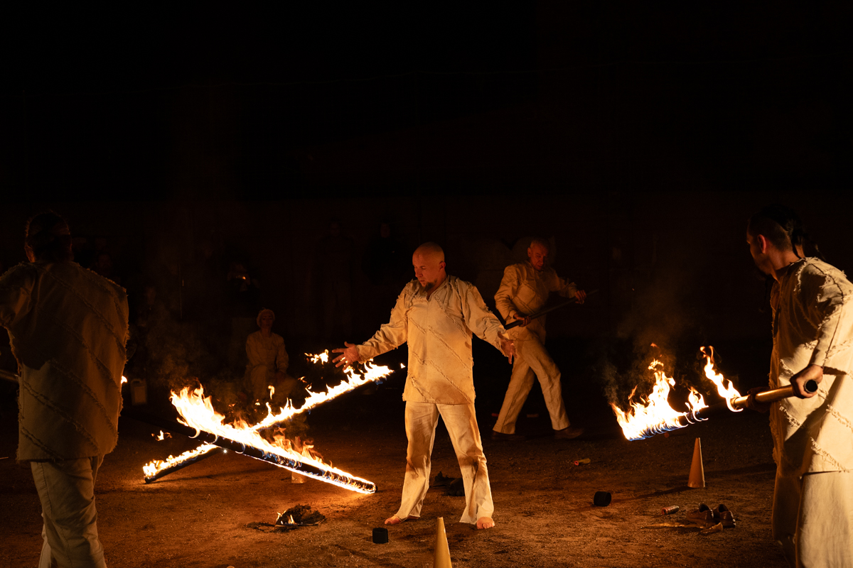 "Exultet – Światło Janasa": Teatralne Widowisko Ognia zainaugurowało obchody 70-lecia MDK