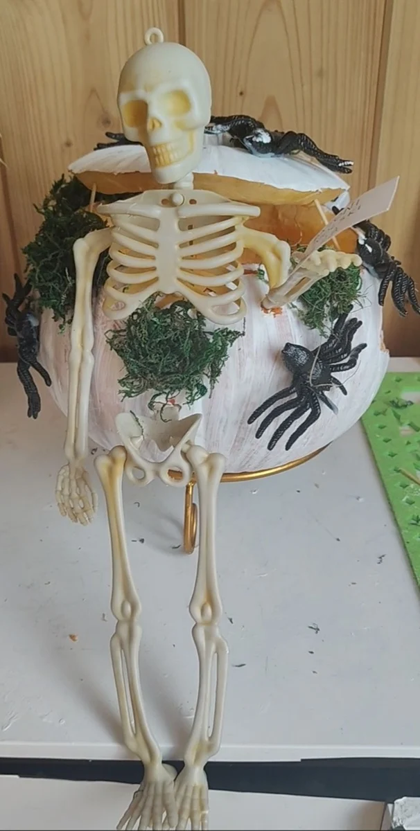 66-latka "zażartowała", że w bagażu ma granat. Zamiast polecieć na wakacje dostała mandat