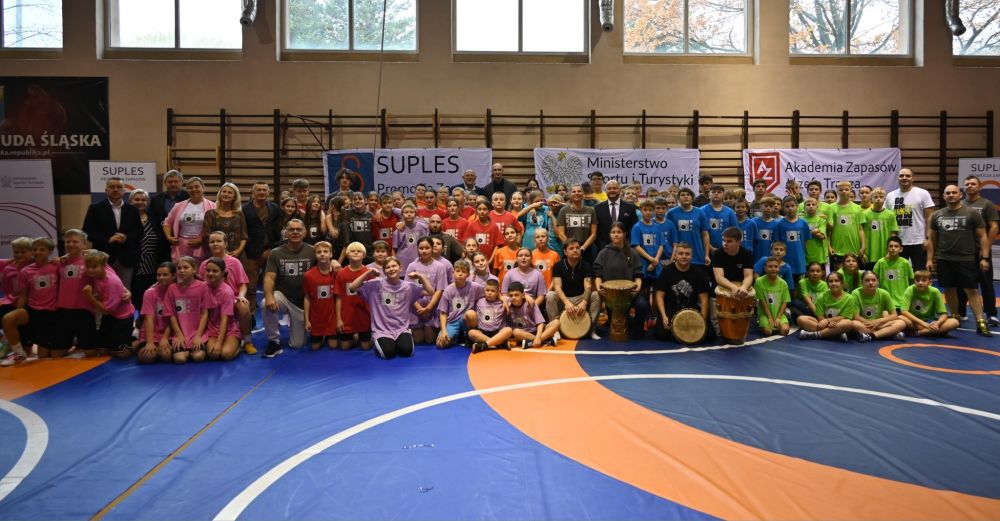 SUPLES – uczniowie spróbowali swoich sił na zapaśniczej macie!
