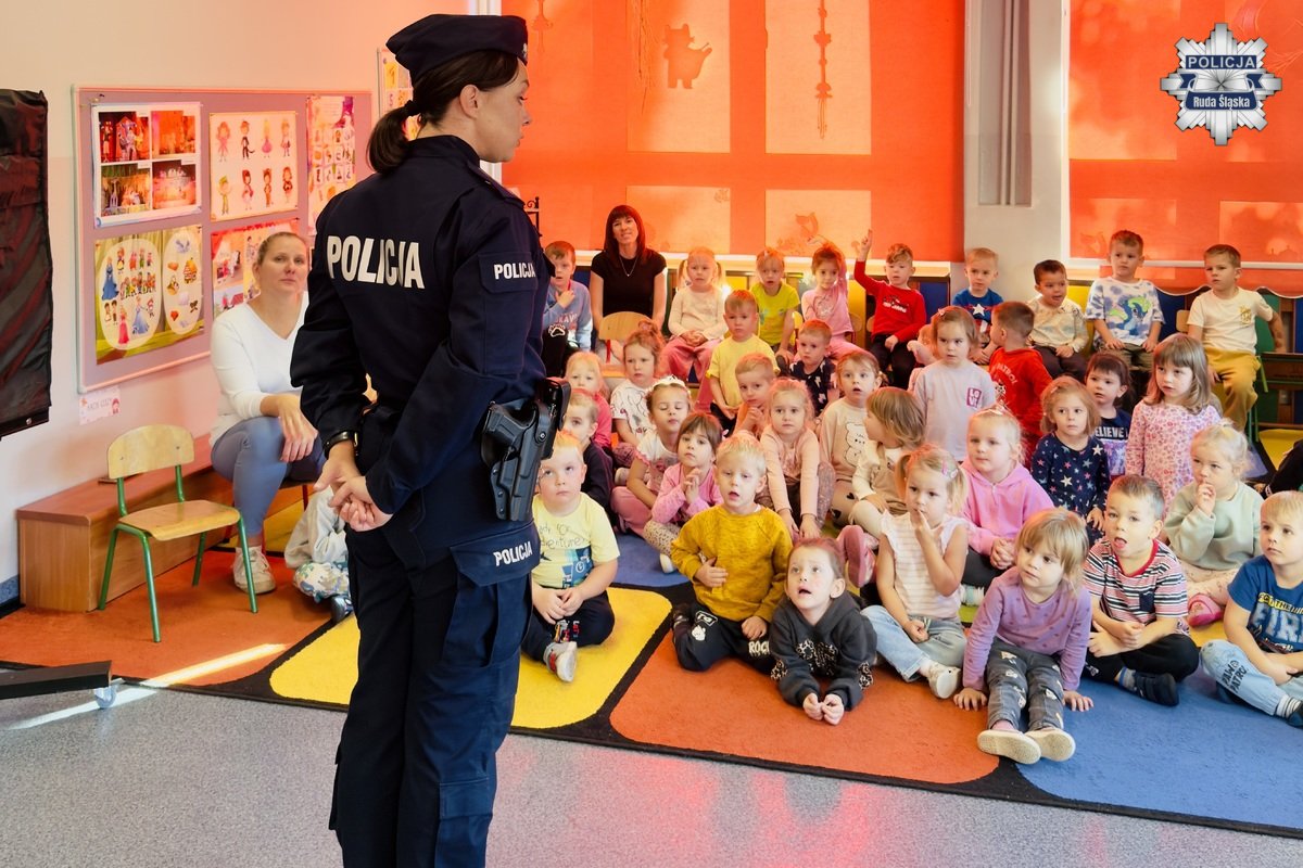 Policjanci z Rudy Śląskiej odwiedzili przedszkolaków w Halembie