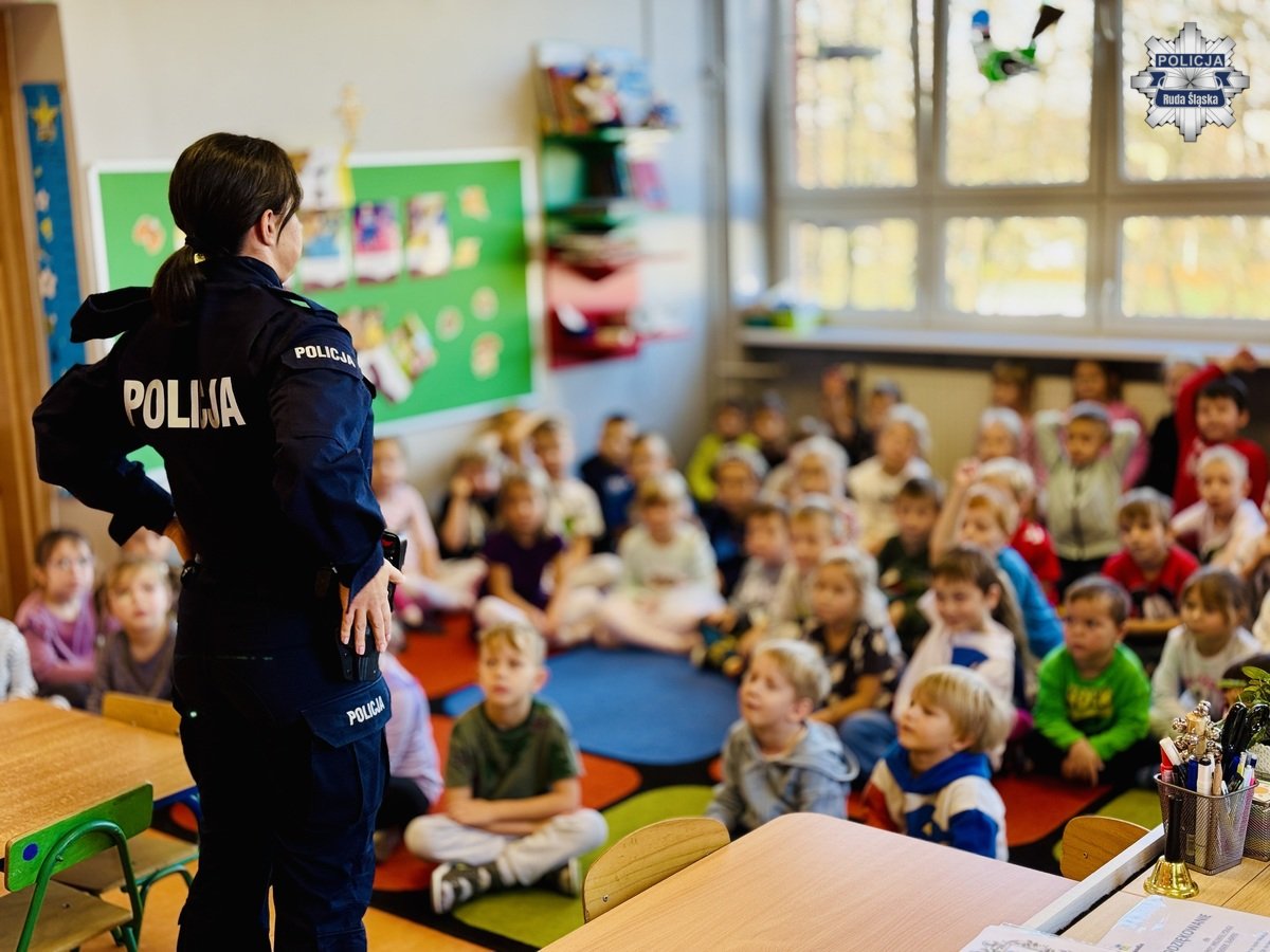 Policjanci z Rudy Śląskiej odwiedzili przedszkolaków w Halembie