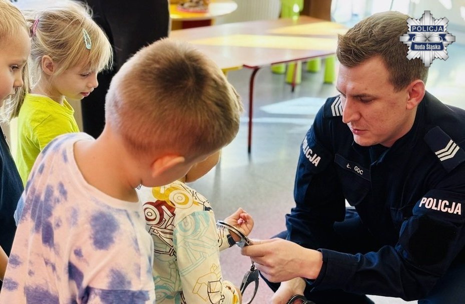 Policjanci z Rudy Śląskiej odwiedzili przedszkolaków w Halembie