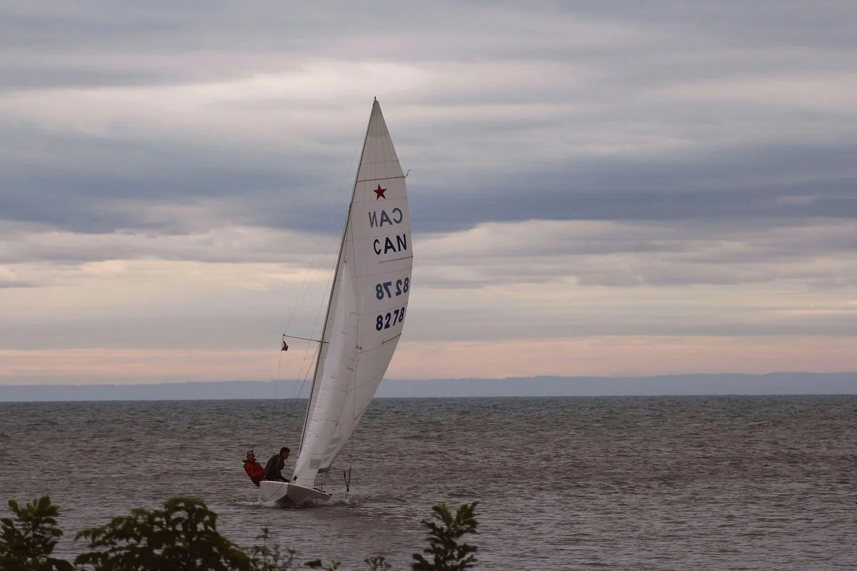 Jak zacząć przygodę z żeglarstwem? Praktyczny przewodnik dla początkujących