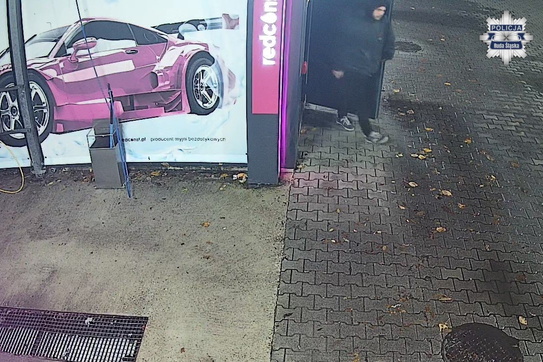 Włamanie do myjni w Rudzie Śląskiej. Policja publikuje wizerunki sprawców