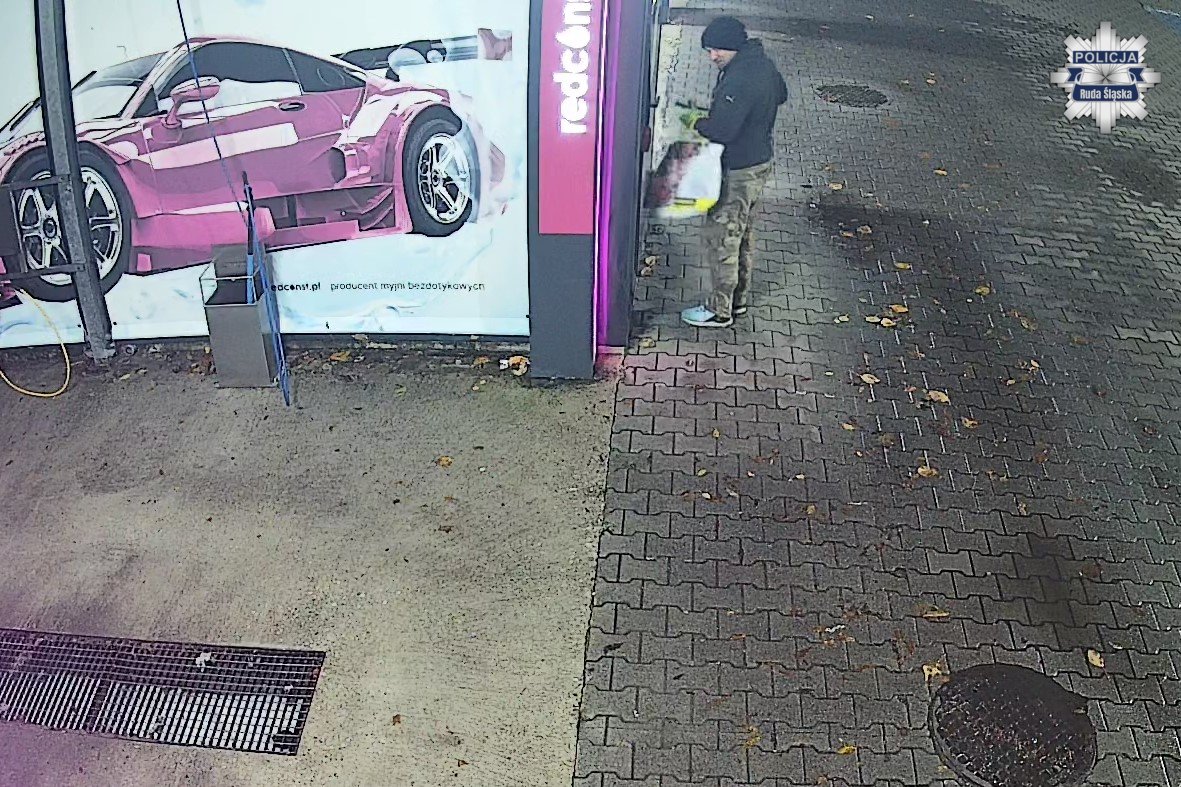 Włamanie do myjni w Rudzie Śląskiej. Policja publikuje wizerunki sprawców