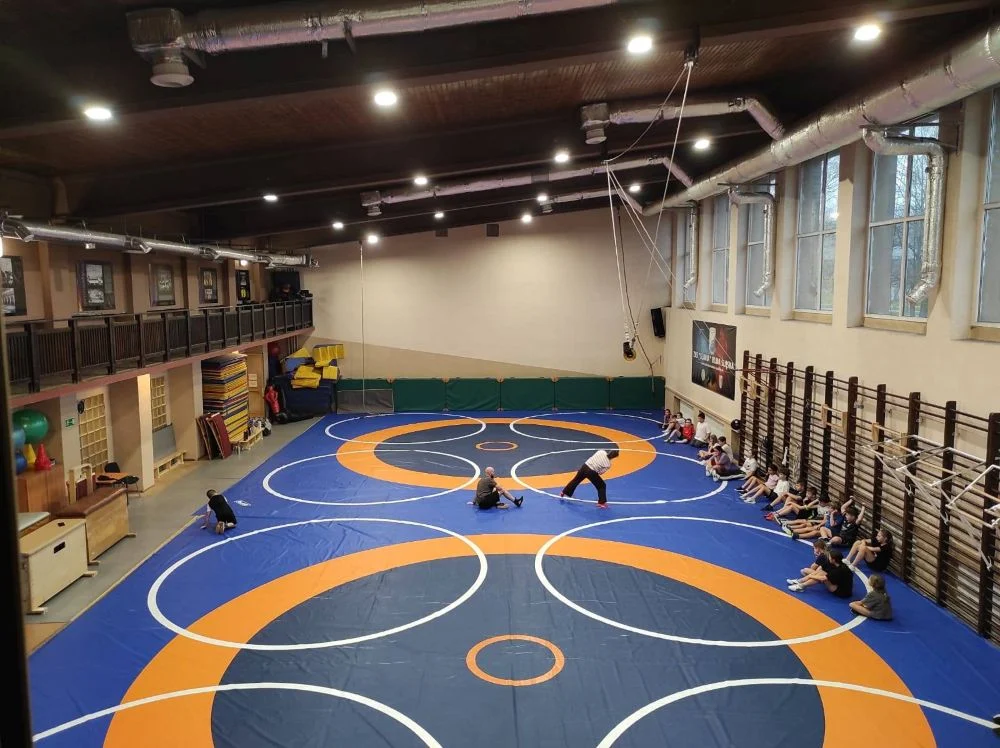 Inwestycja w sport. Nowe oświetlenie w hali zapaśniczej w Orzegowie