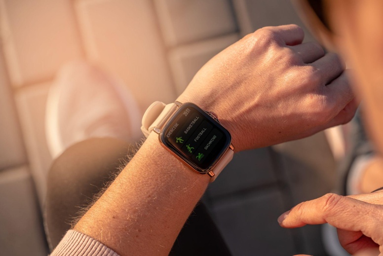 Smartwatch jako modny dodatek: funkcjonalność spotyka styl