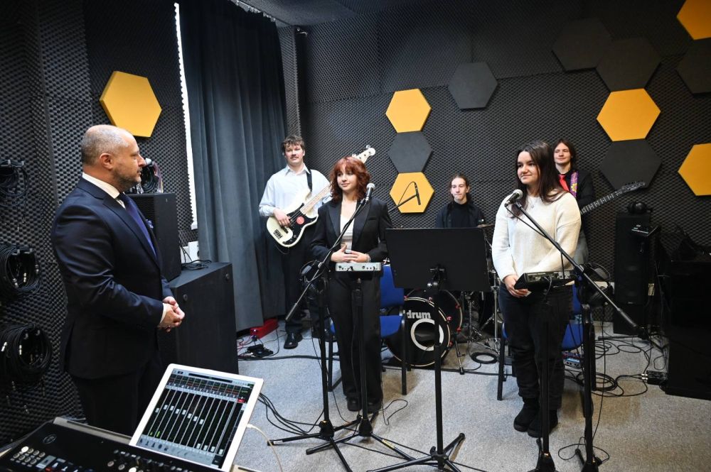 ZS nr 4 z nowym sprzętem i pracownią realizacji nagrań!