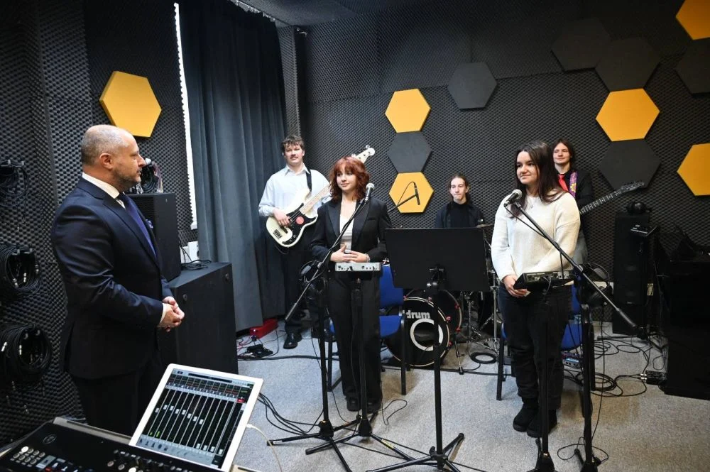 ZS nr 4 z nowym sprzętem i pracownią realizacji nagrań!