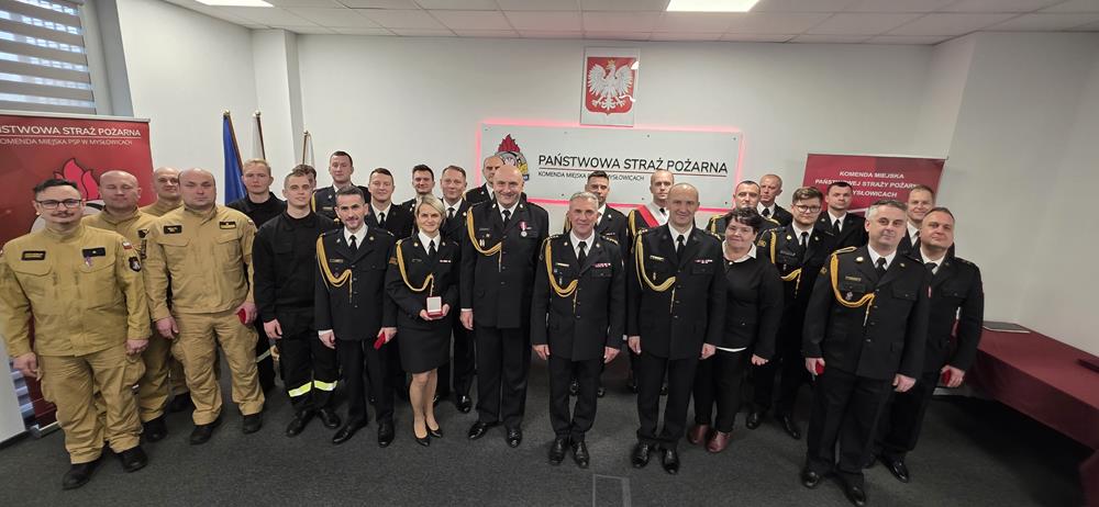 Uroczysta zbiórka w PSP Mysłowice. Awanse i medale z okazji 30-lecia KSRG