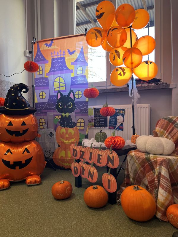 Jesienna magia w Przedszkolu nr 1. Dyniowa kraina, zabawy i tańce w Orzeszu /fot. UM Orzesze