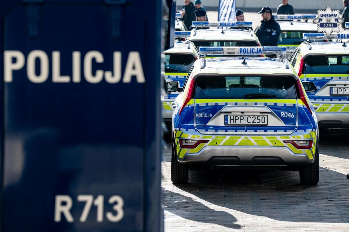 Bezpieczniej i bardziej ekologicznie. Śląska Policja z nowymi radiowozami / fot. Śląska Policja