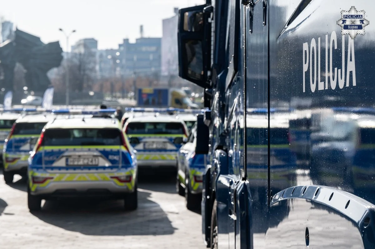 Bezpieczniej i bardziej ekologicznie. Śląska Policja z nowymi radiowozami / fot. Śląska Policja