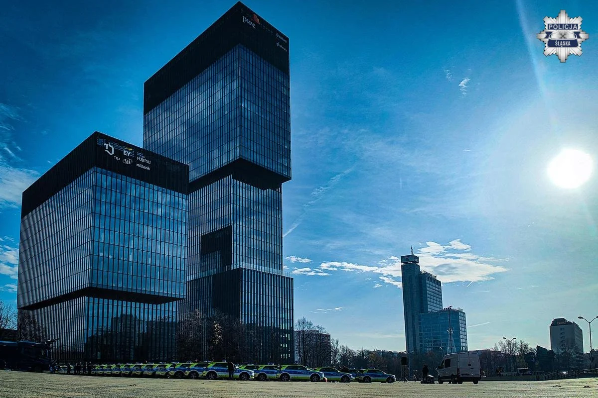 Bezpieczniej i bardziej ekologicznie. Śląska Policja z nowymi radiowozami / fot. Śląska Policja