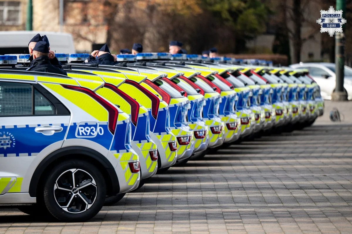 Bezpieczniej i bardziej ekologicznie. Śląska Policja z nowymi radiowozami / fot. Śląska Policja