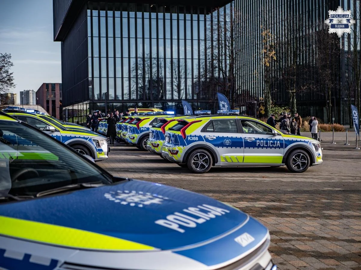 Bezpieczniej i bardziej ekologicznie. Śląska Policja z nowymi radiowozami / fot. Śląska Policja