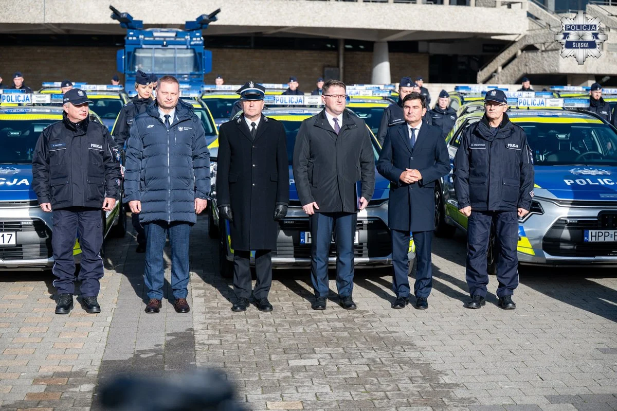 Bezpieczniej i bardziej ekologicznie. Śląska Policja z nowymi radiowozami / fot. Śląska Policja