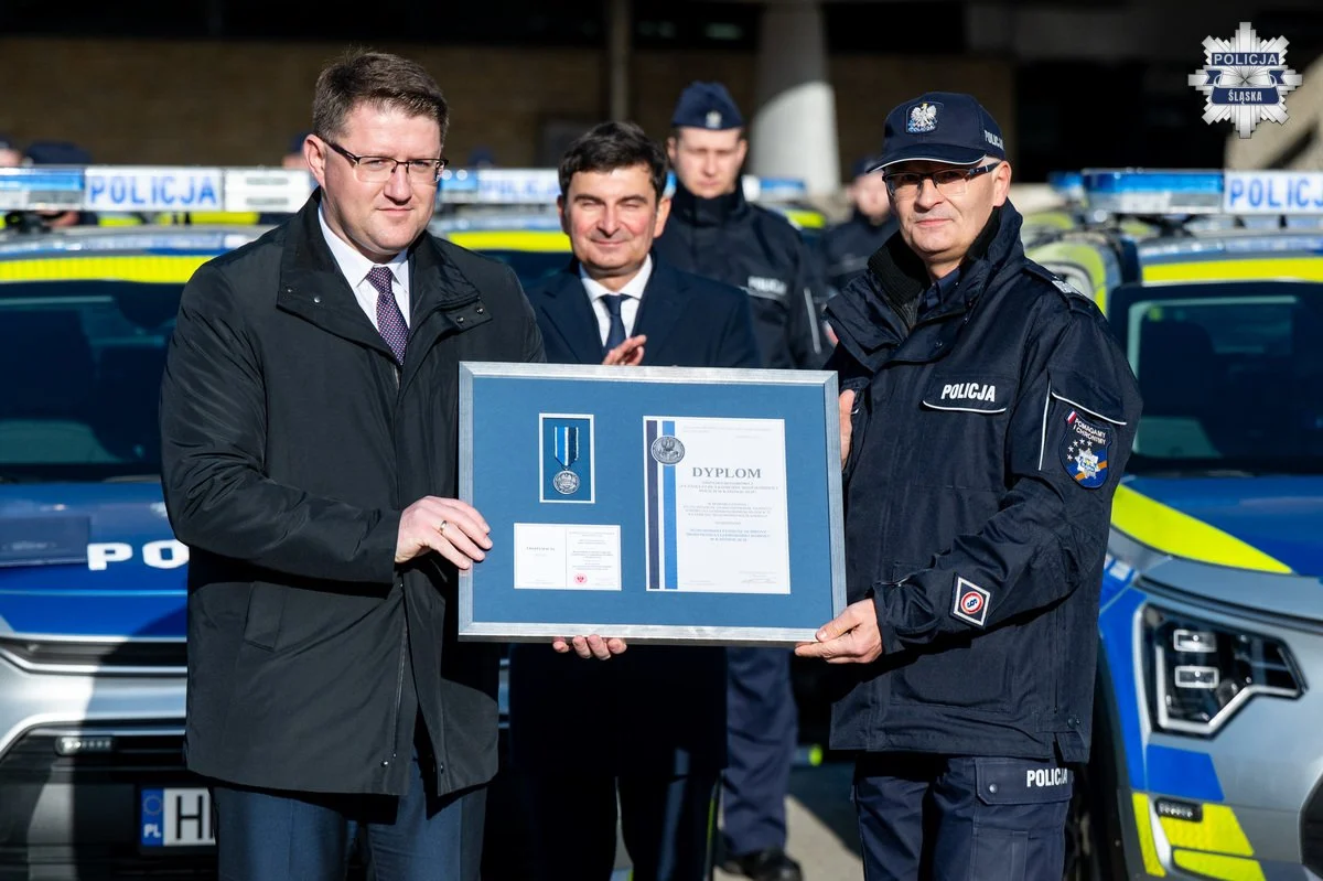 Bezpieczniej i bardziej ekologicznie. Śląska Policja z nowymi radiowozami / fot. Śląska Policja