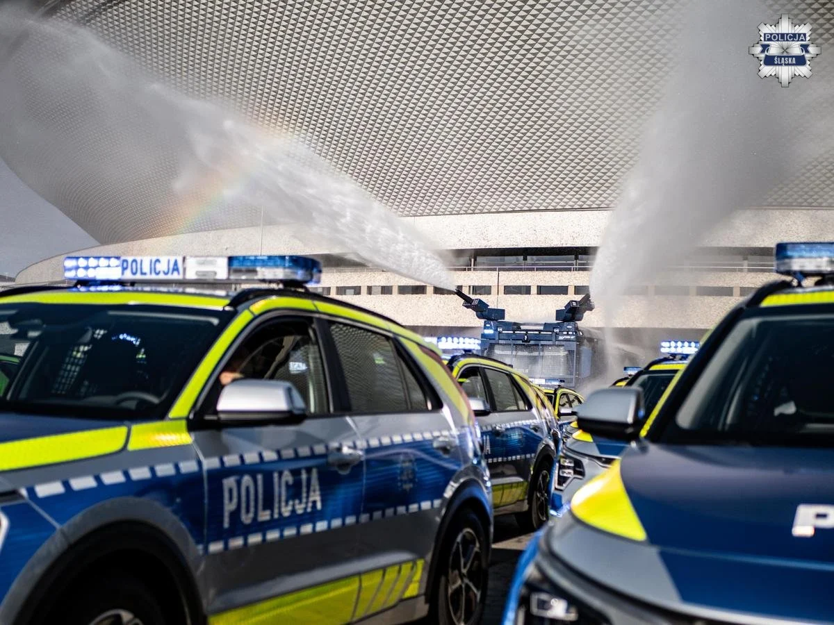 Bezpieczniej i bardziej ekologicznie. Śląska Policja z nowymi radiowozami / fot. Śląska Policja