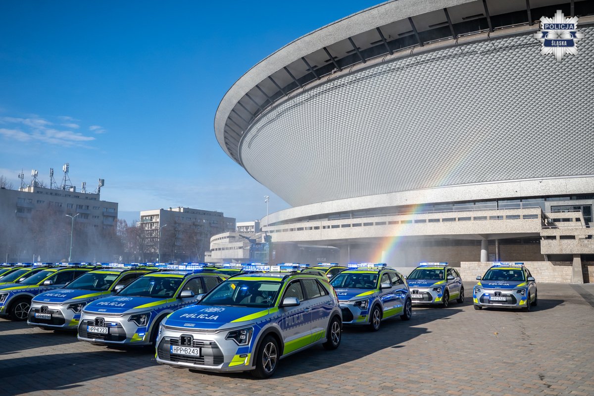 Bezpieczniej i bardziej ekologicznie. Śląska Policja z nowymi radiowozami