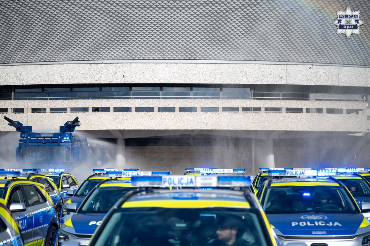 Bezpieczniej i bardziej ekologicznie. Śląska Policja z nowymi radiowozami / fot. Śląska Policja