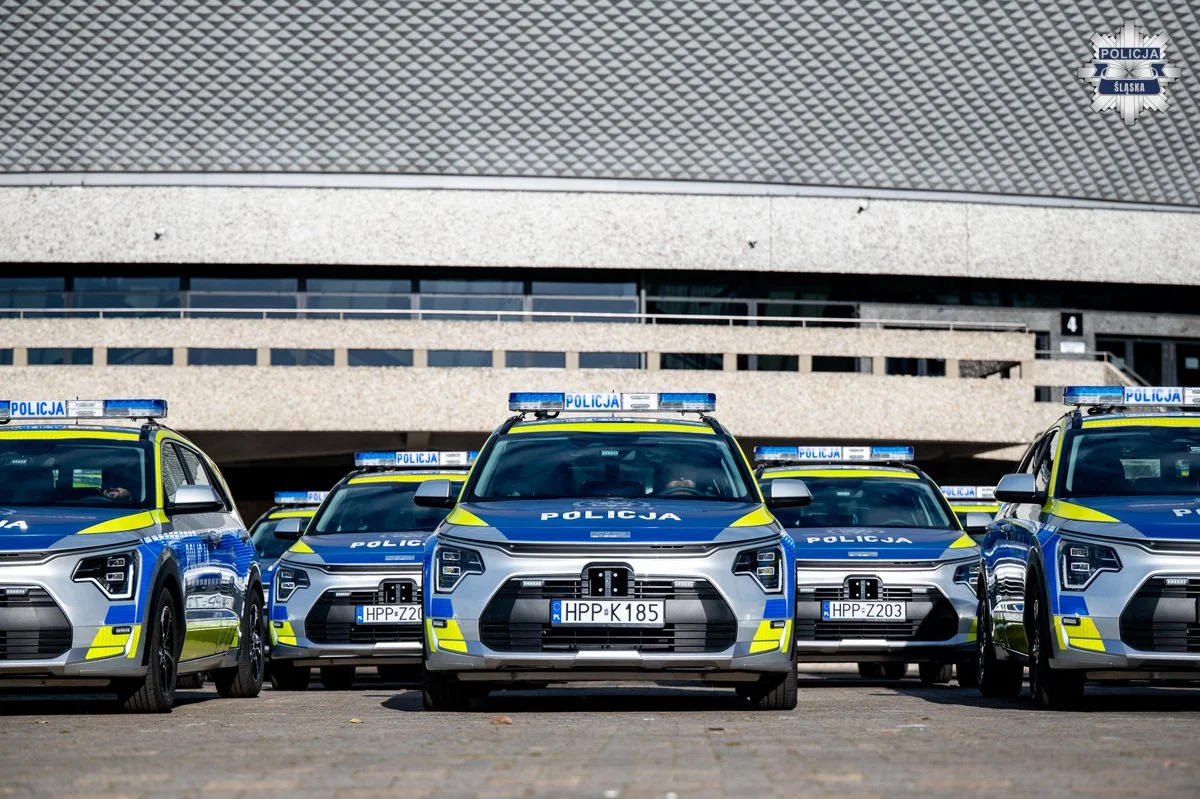 Bezpieczniej i bardziej ekologicznie. Śląska Policja z nowymi radiowozami / fot. Śląska Policja