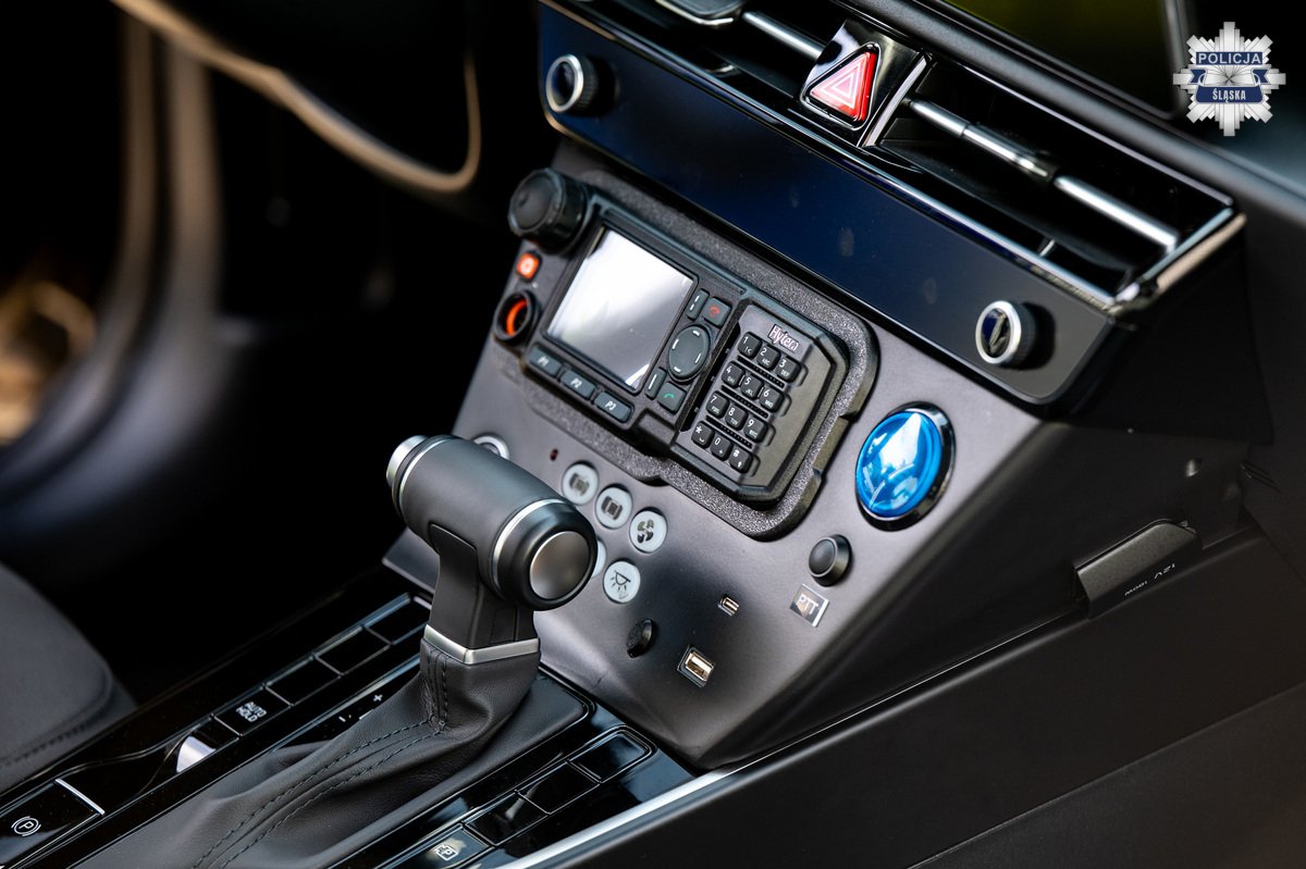 Bezpieczniej i bardziej ekologicznie. Śląska Policja z nowymi radiowozami / fot. Śląska Policja