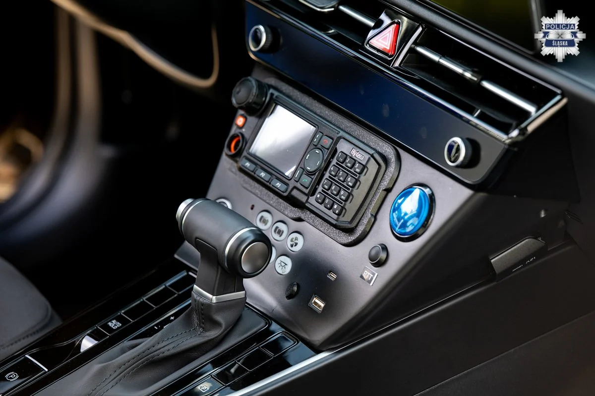 Bezpieczniej i bardziej ekologicznie. Śląska Policja z nowymi radiowozami / fot. Śląska Policja