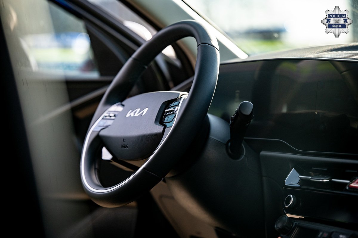 Bezpieczniej i bardziej ekologicznie. Śląska Policja z nowymi radiowozami / fot. Śląska Policja