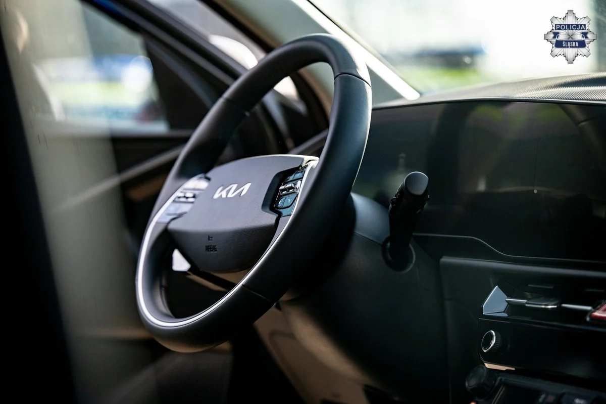 Bezpieczniej i bardziej ekologicznie. Śląska Policja z nowymi radiowozami / fot. Śląska Policja