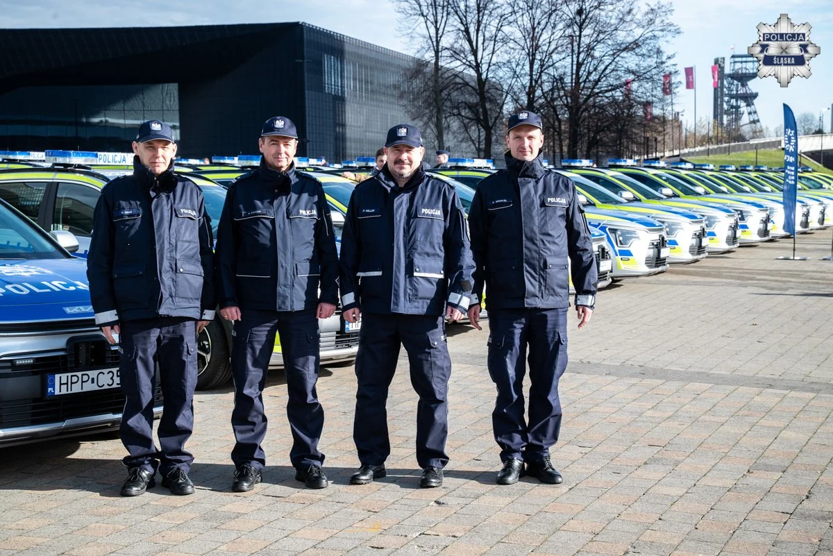 Bezpieczniej i bardziej ekologicznie. Śląska Policja z nowymi radiowozami / fot. Śląska Policja