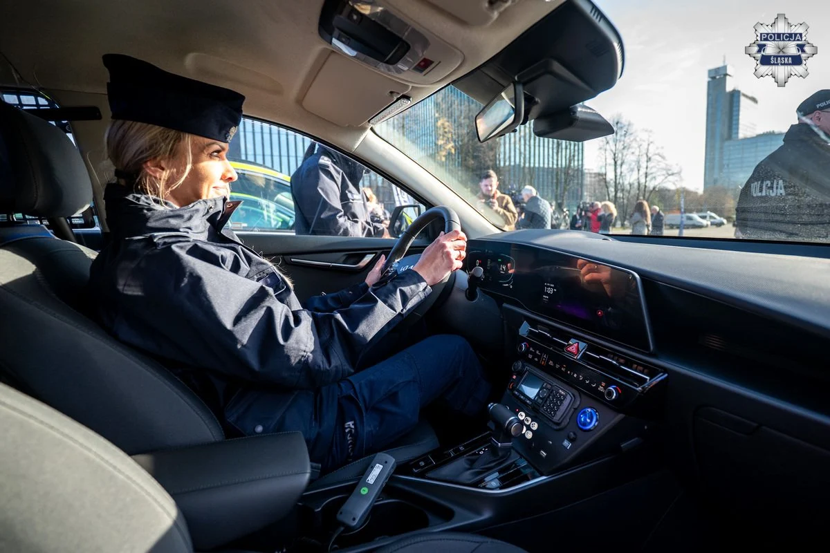 Bezpieczniej i bardziej ekologicznie. Śląska Policja z nowymi radiowozami / fot. Śląska Policja