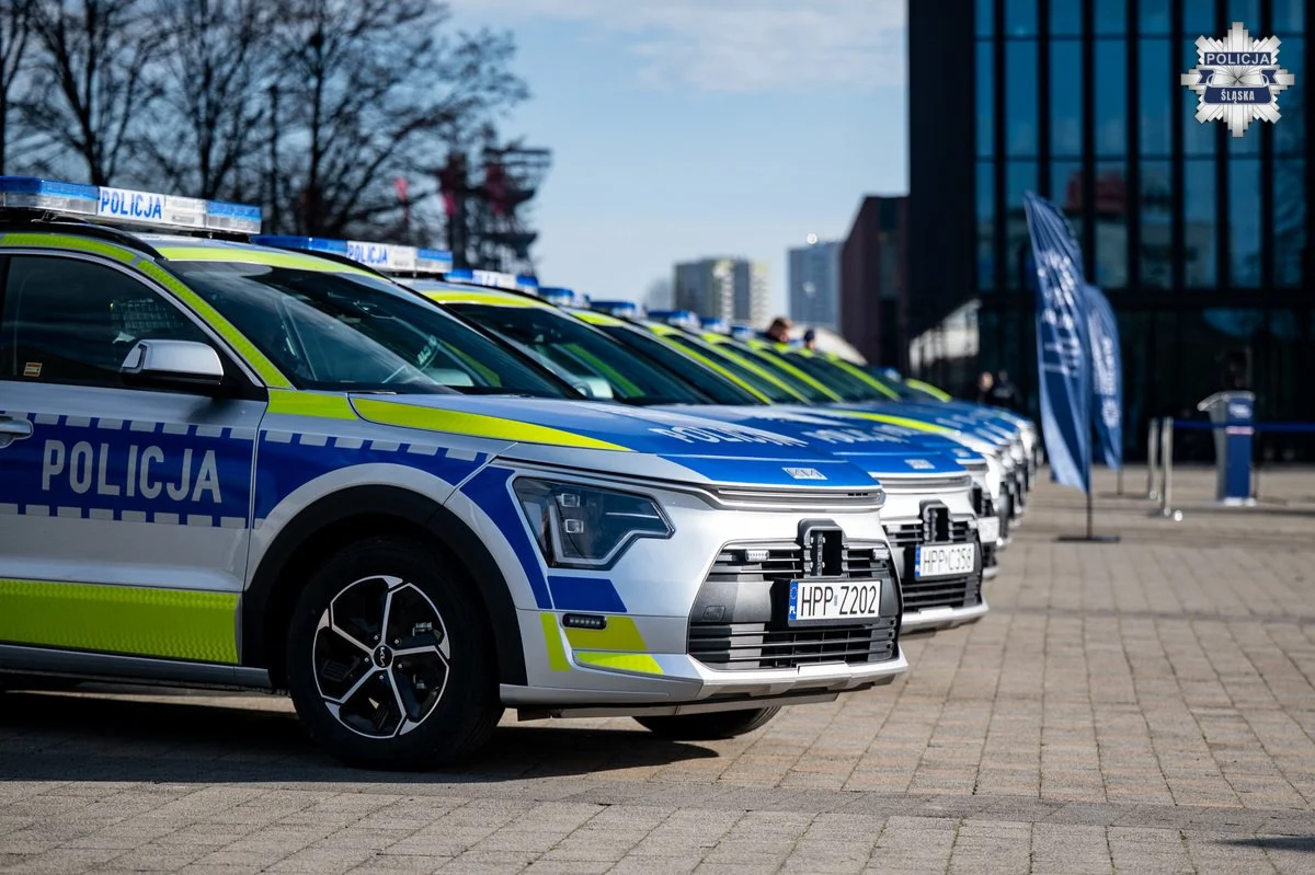 Bezpieczniej i bardziej ekologicznie. Śląska Policja z nowymi radiowozami / fot. Śląska Policja