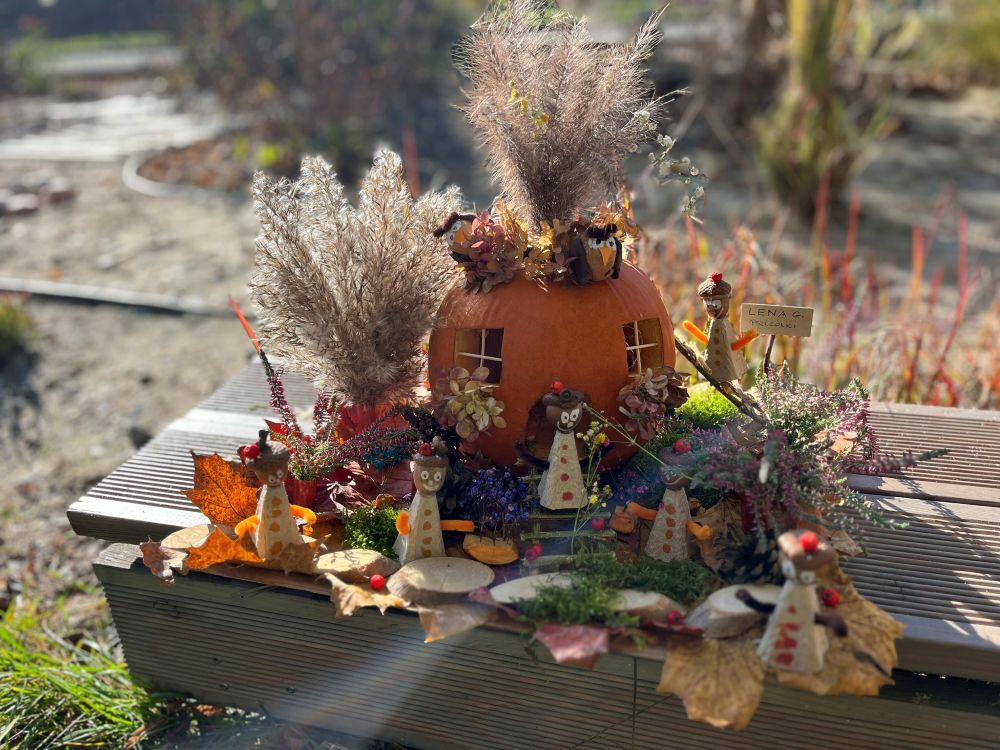 Jesienna magia w Przedszkolu nr 1. Dyniowa kraina, zabawy i tańce w Orzeszu /fot. UM Orzesze